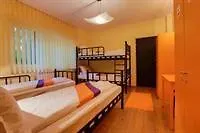 Crazy Duck Hostel ile iletişim